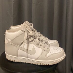 Youth size 6 or women’s size 8 Nike dunks grey